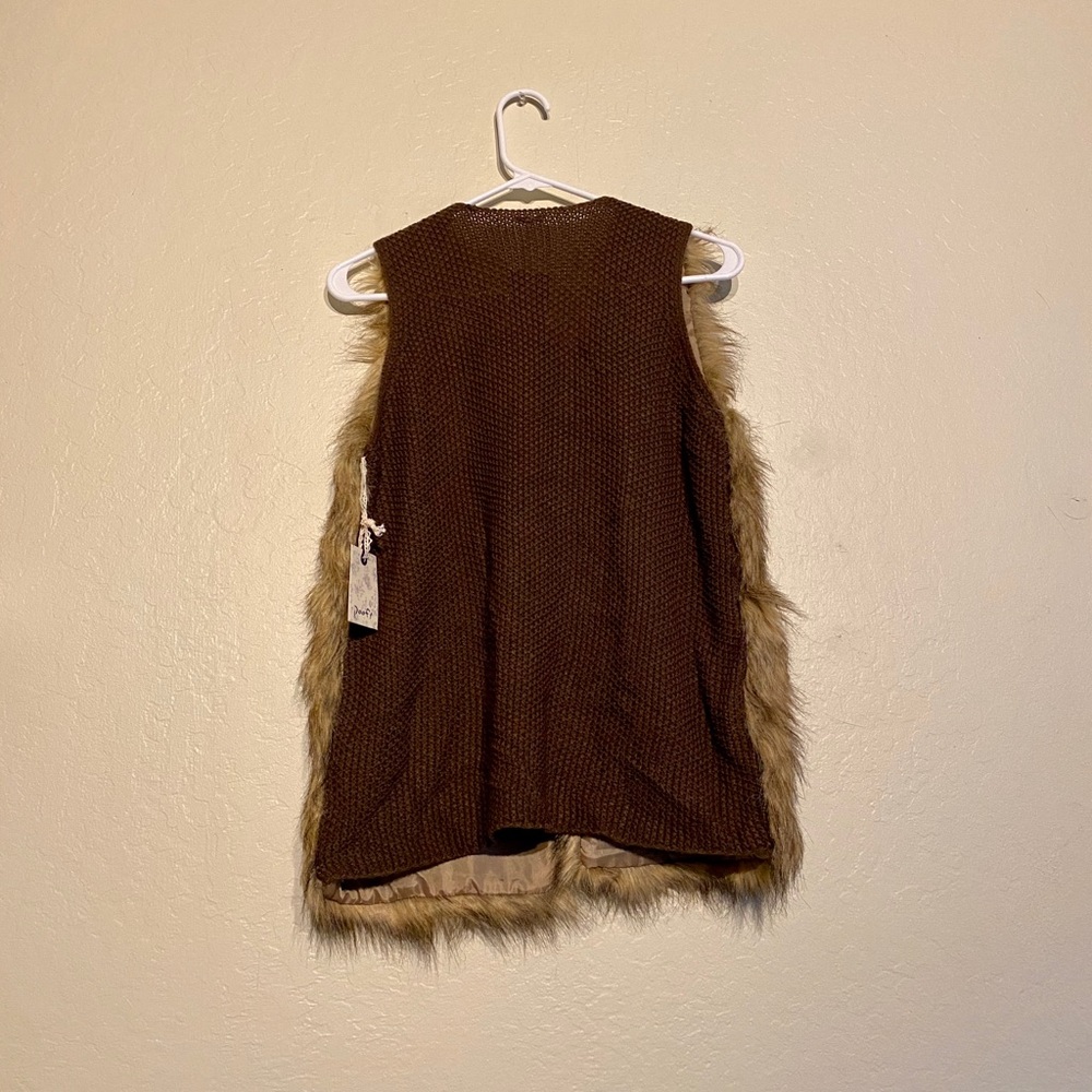 Faux fur vest with knitted back - Picture 2 of 2